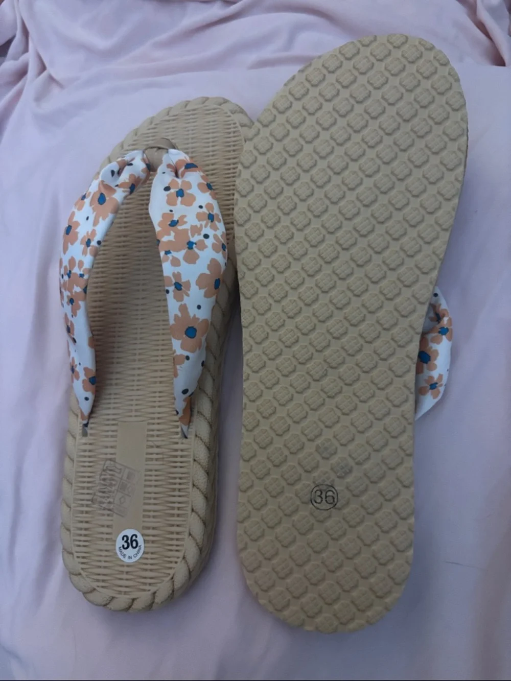 Yellow Floral and White Flip Flops Size 6 - Picture 2 of 2